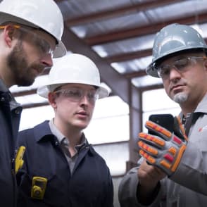 Field Technicians utilizing SmartView to view PWHT services and preheat weld treatment on mobile device.